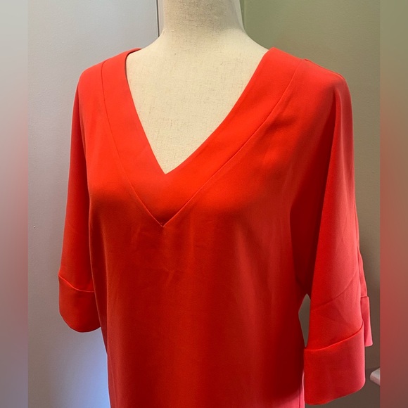 Trina Turk Dellia Dress in Poppy Size XS Shift Mini Lightweight V-Neck NWT - Picture 4 of 8
